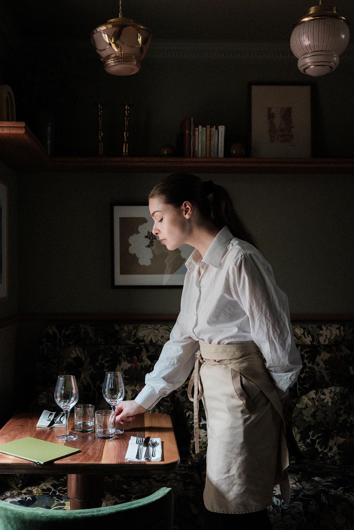 1.75 Paris – Séjournez dans appartements et hôtels élégants - Séjourner aux Invalides : élégance parisienne et saveurs étoilées